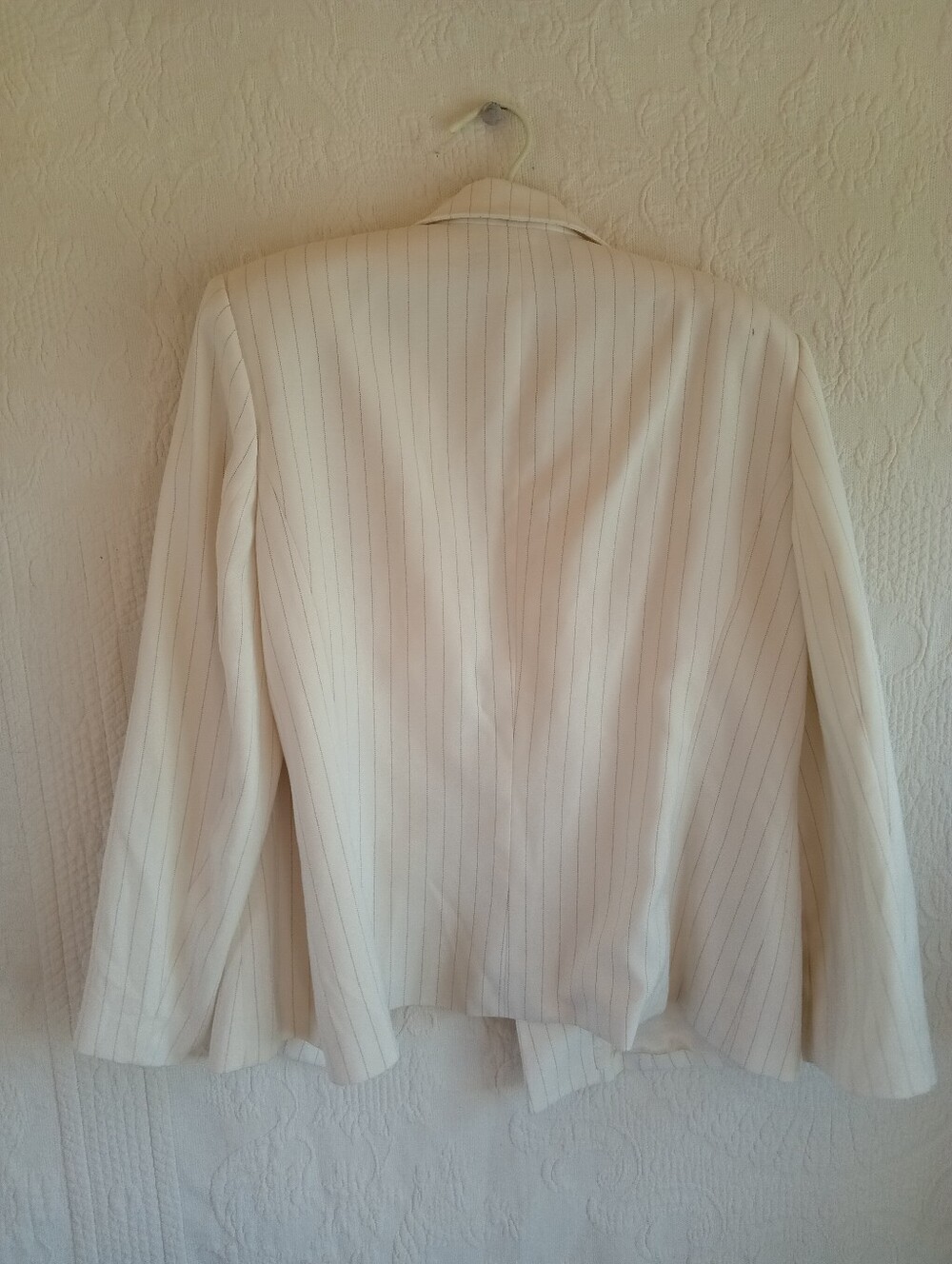 Kasper White Pinstripe Blazer with Dark Buttons Femme Summer Business Work Wear - Picture 10 of 15